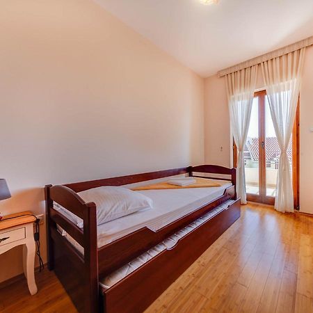 Port Adria Apartments Kamenari Dış mekan fotoğraf